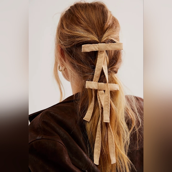 Free People Accessories - NWT Free People Ivory Lovely Bow Set of 2 Hair Accesory